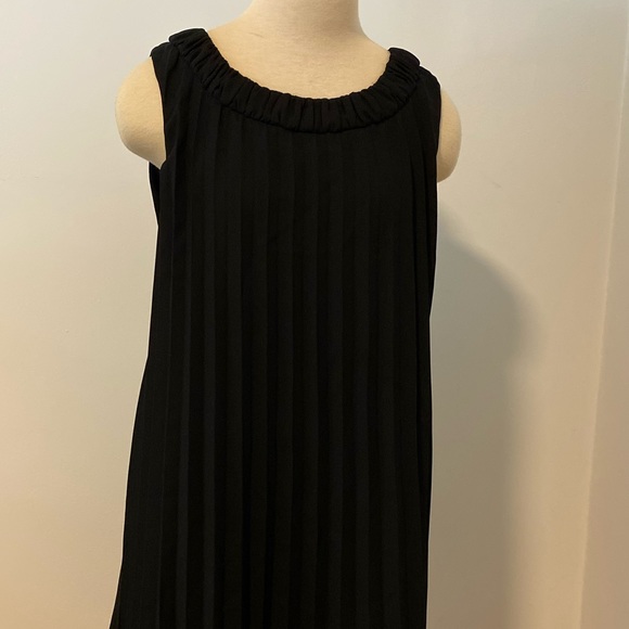 Perfect little black dress! - Picture 2 of 9